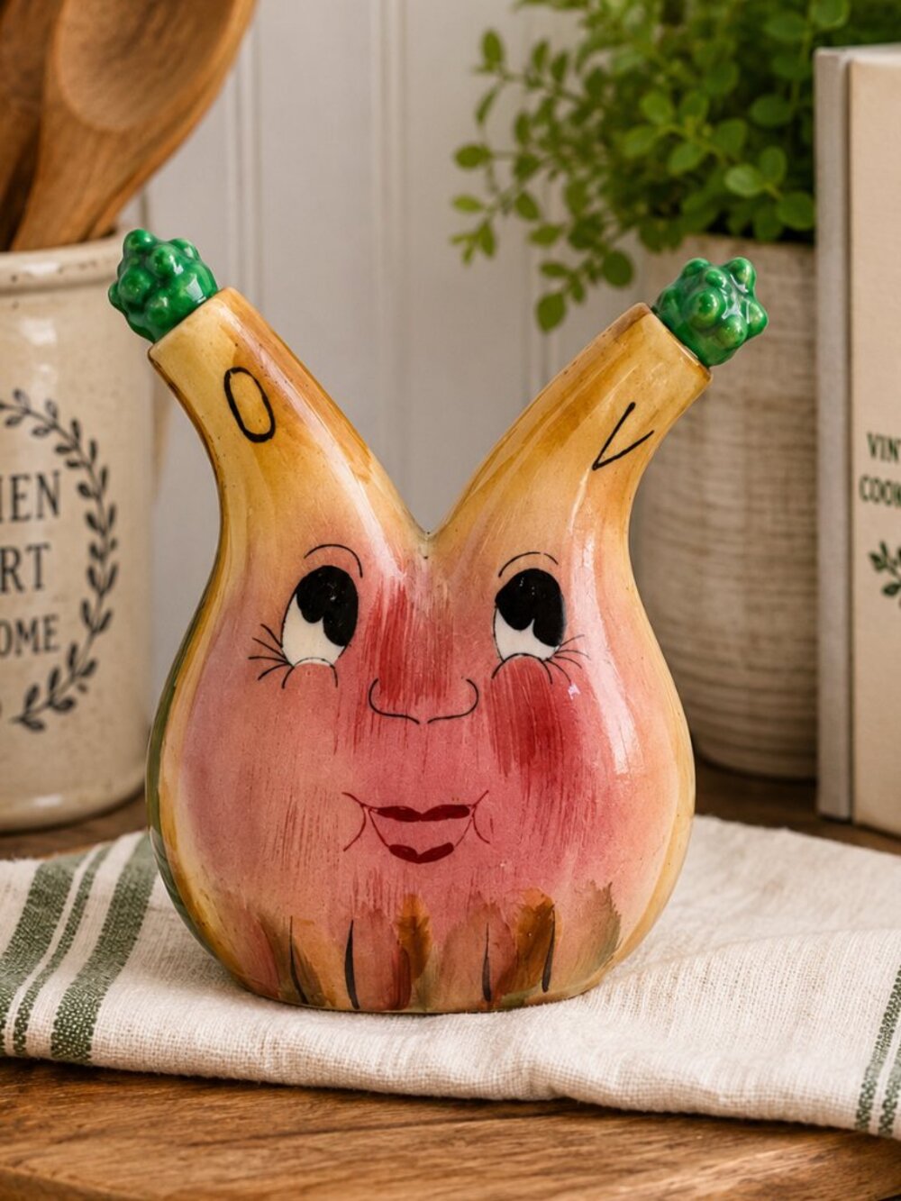 Vintage Anthropomorphic Onion Oil & Vinegar Cruet Set Ceramic Japan 5"